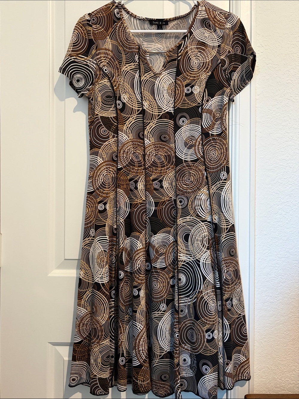 NWOT Sami & Jo Brown and White Swirl-Print Midi Dress